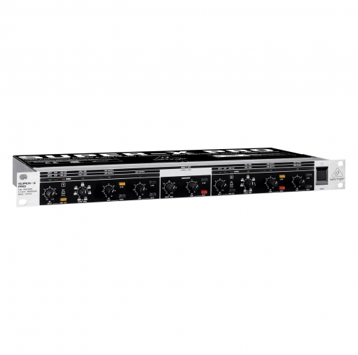 CROSSOVER DE 2 VIAS CON ESTRADAS Y SALIDAS BALANCEADAS XLR ASI COMO TAMBIEN DE PLUG 1/4