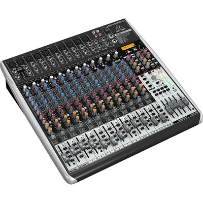 Mezcladora premium análoga, 24 entradas y 4/2 buses, ruido ultra bajo y alto headroom, 10 preamplificadores Xenyx de vanguardia con alimentación phantom, 8 compresores de grado de estudio con de una sola perilla y LED de control, procesador FX Klark Teknik de alta calidad con display LCD
