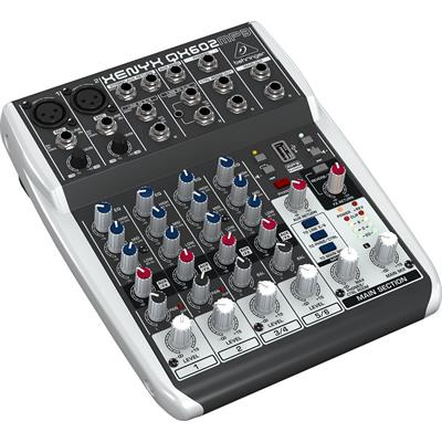 Mezcladora premium análoga de 6 entradas y 2 buses, ruido ultra bajo, alto headroom, 2 preamplificadores Xenyx de micrófono, 2 entradas de línea estéreo balanceadas de alto headroom, ecualizador neo británico de 3 bandas para un sonido cálido y musical, reproductor mp3