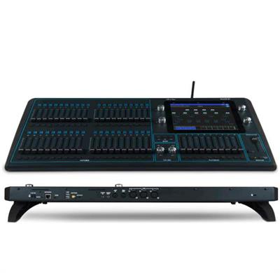• 4 Universe Console, ideal for conventional, 
LED and moving light control 