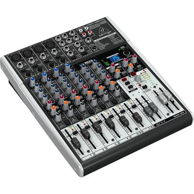 Mezcladora analógica premium de 12 canales con 2/2 buses, ruido ultra bajo y headroom ultra alto, 4 preamplificadores Xenyx de vanguardia, 4 compresores Xenyx con calidad de estudio con un LED de control de una sola perilla, ecualizador neo británicos de 3 bandas, procesador de FX con 16 preajustes editables