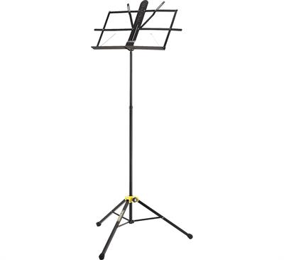 Atril para partitura con base trípode, patas de tubo rectangular, bandeja reforzada con sistema ez para ajustar el ángulo de la bandeja, sistema ez de regulación instantánea de altura y patas de tubo rectangular.