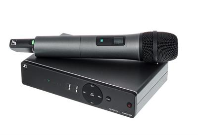Alza la voz. Obtén el sistema XS WIRELESS 1 y confía en una transmisión inalámbrica sólida con hasta 10 canales compatibles y una banda UHF estable.
El set de para vocales XS WIRELESS 1 es un sistema inalámbrico todo en uno y fácil de usar para cantantes y presentadores, excelente para el sonido en vivo gracias a las reconocidas cápsulas de micrófono evolutio de Sennheiser e825 (dinámica, cardioide) para empezar. El set incluye un receptor estacionario intuitivo para una rápida configuración y fácil manejo, además de un micrófono para vocales y abrazadera de micrófono.