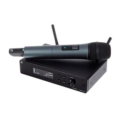 XSW2-835
Alza la voz. Sistema inalámbrico flexible, resistente y todo en uno para cantantes y presentadores.