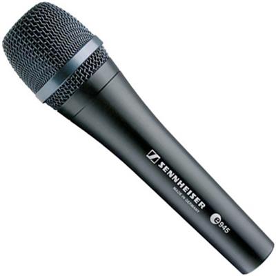 Micrófono cardioide para vocales que ofrece un sonido suave y natural. Su rápida respuesta transitoria asegura que no se pierda ningún detalle. Capta los sonidos bajos. Su armazón es 100% de metal para que pueda usarse rudamente en el escenario.
