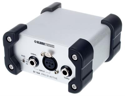 KLARK TEKNIK de alta calidad en dispositivos de inyección, el DI 10A PRO ACTIVE ofrece el mismo alto margen de maniobra, respuesta dinámica y claridad sónica que has esperado. DI 10A es ideal para la interfaz de teclados, samplers y otros instrumentos musicales electrónicos para consolas de mezclas, y fielmente reproduce el carácter de los instrumentos eléctricos y acústicos, lo que permite capturar muchos más detalles de tus presentaciones.