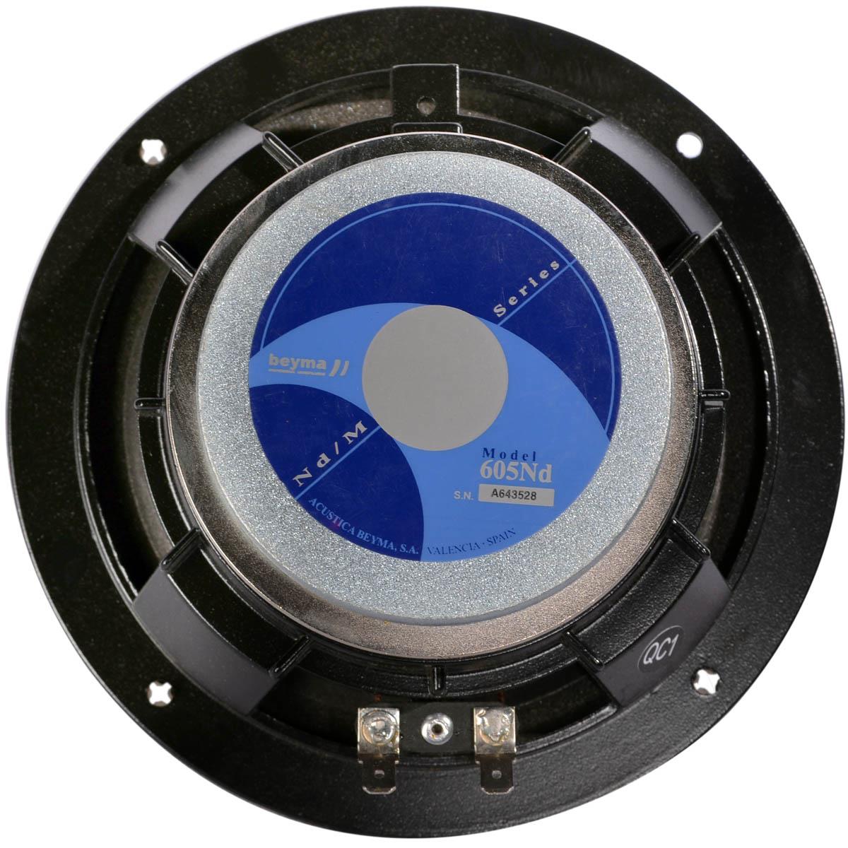 Bocina Beyma de 6.5" pulgadas, impedancia: 8 ohms, potencia AES: 125 watts, programa: 250 watts, sensibilidad: 100 dB, rango de frecuencia: 150 - 8,000 Hz, bobina móvil: 1.5" pulgadas, peso: 1.5 kg, imán: neodimio.