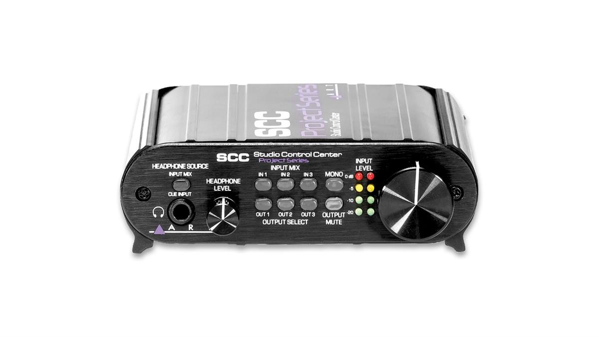INTERFAZ DE AUDIO PARA CONTROL DE ESTUDIO, 3 SALIDAS DE ESTÉREO BALANCEADAS SELECCIONABLES. 