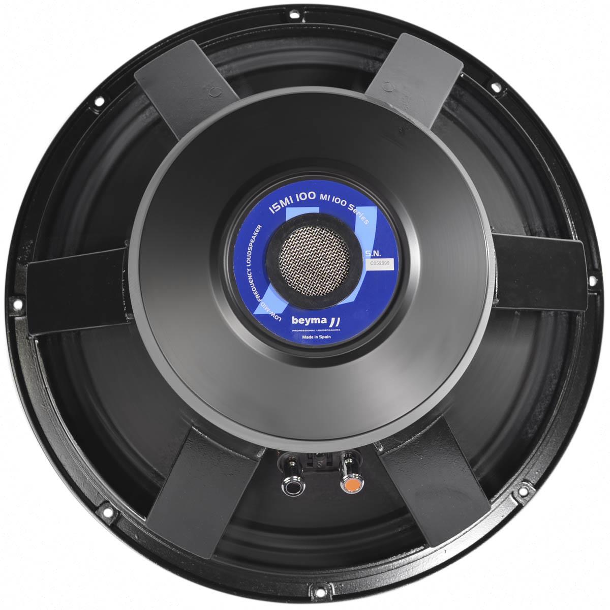 Bocina Beyma de 15" pulgadas, impedancia: 8 ohms, potencia AES: 450 watts, programa: 900 watts, sensibilidad: 100 dB, rango de frecuencia: 40 - 5,000 Hz, bobina móvil: 3" pulgadas, peso: 7.8 kg, imán: ferrita.