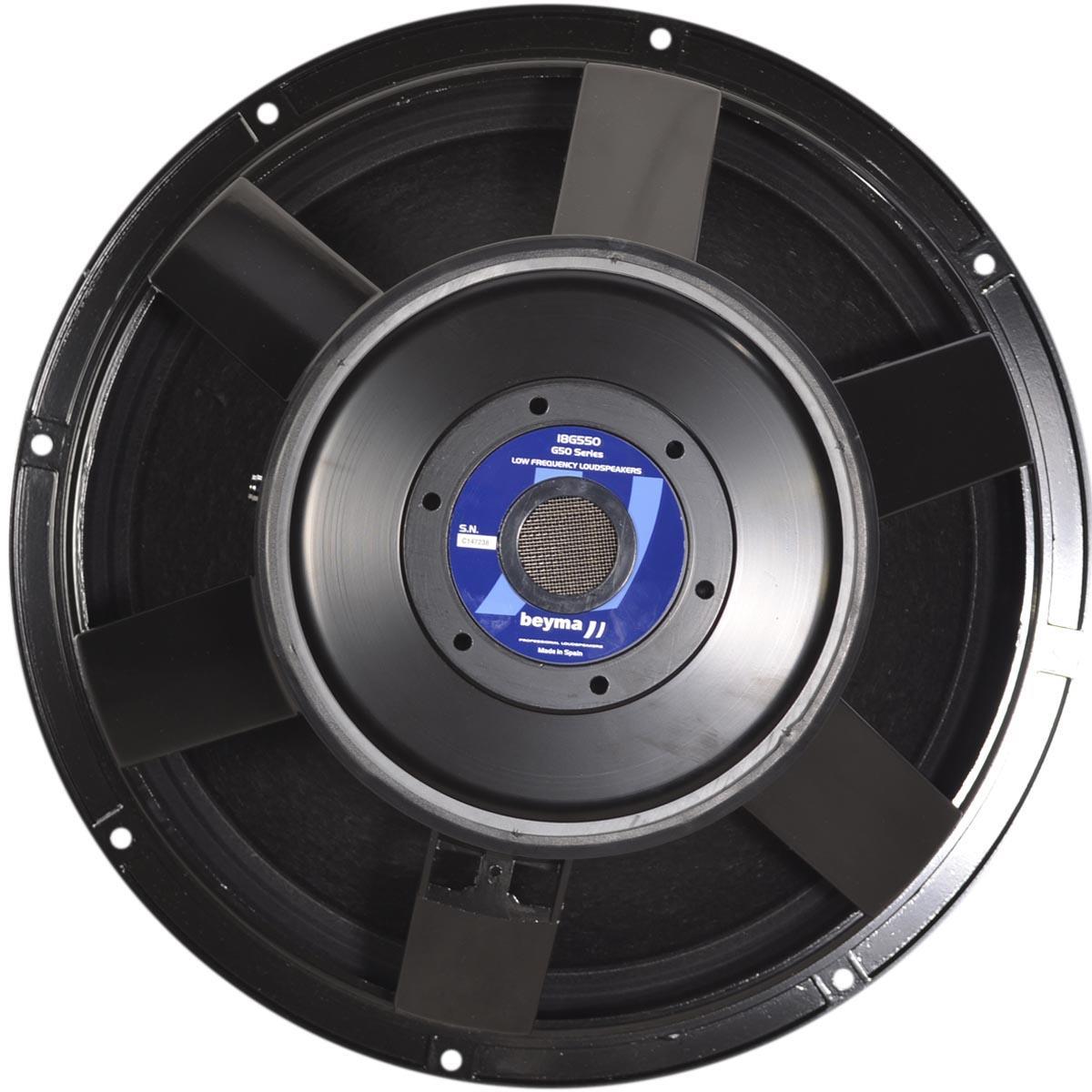 Bocina de 18" pulgadas, impedancia: 8 ohms, potencia AES: 900 watts, potencia programa: 1800 watts, sensibilidad: 98 dB, rango de frecuencia: 25 - 1,000 Hz, bobina móvil: 4.5" pulgadas, peso: 12.60 kg, imán: ferrita.