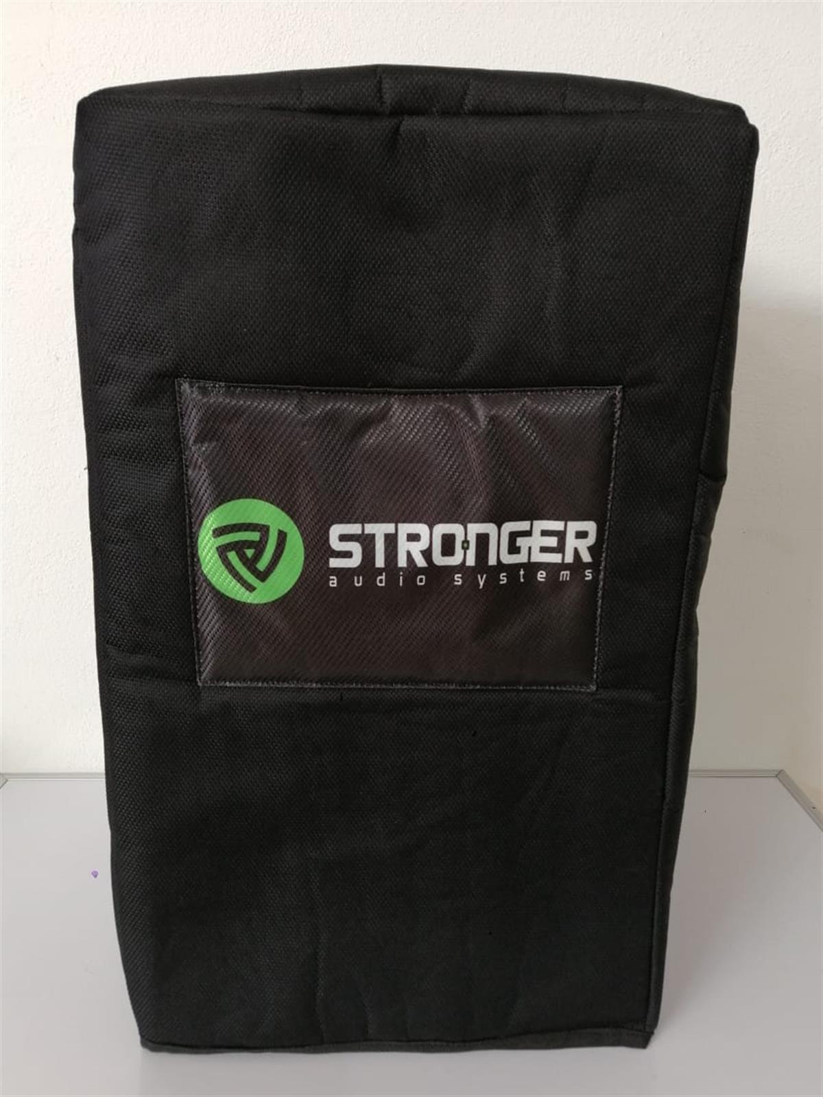 FUNDA DE TRANSPORTE PARA BAFLE DE 15" DE TIPO QUITA/PON CON ORIFICIOS EN LAS AGARRADERAS Y DESCUBIERTA DE LA PARTE DE ABAJO DEL BAFLE 