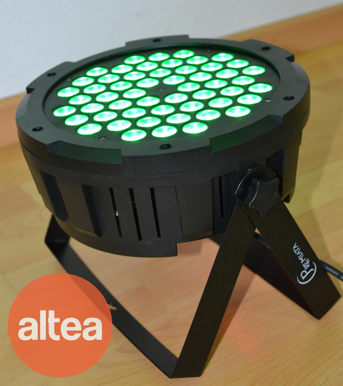 Par LED de alta potencia RGBA 4 en 1 Full Color,54 x 
3 WATTS, 8 canales, programación integrada 
DMX512. Pre-programada, automática y modo 
Maestro Esclavo.