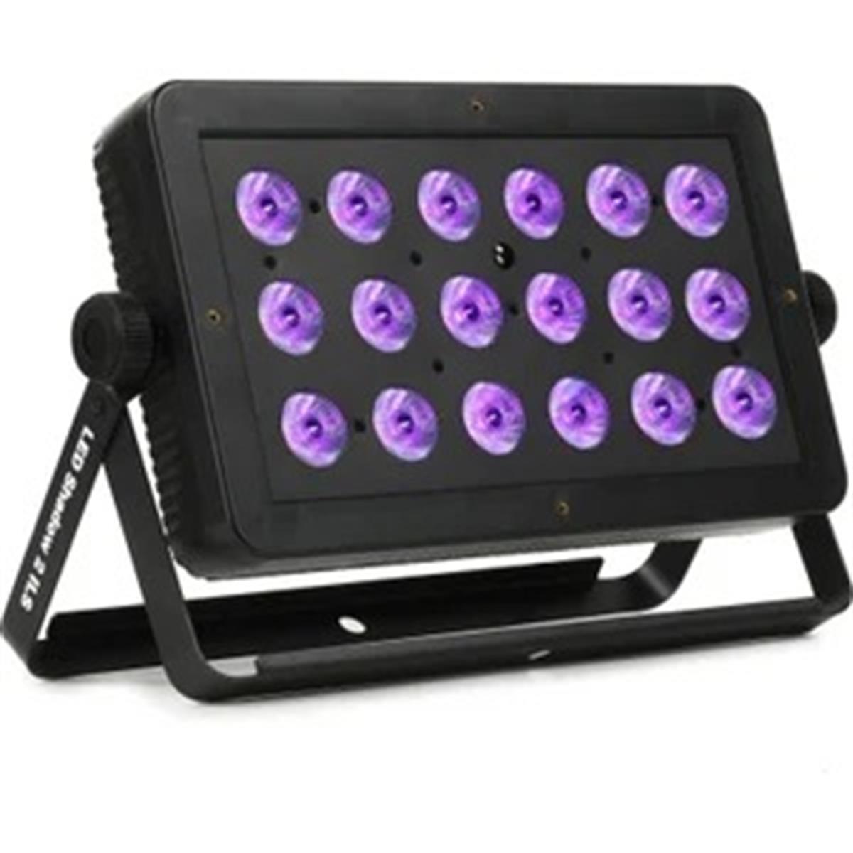 Sorprendentes efectos de luz negra salen de las sombras con LED Shadow 2 ILS, una luz negra versátil con efectos llamativos brillantes y compatibilidad con Instant Light Shows (ILS) de vanguardia que facilita la creación de espectáculos de luces coordinados en diferentes tipos de equipos. La compatibilidad D-Fi USB también está integrada para el control inalámbrico maestro/esclavo o DMX. LED Shadow 2 ILS le permite generar apariencias complejas fácilmente con atractivos programas automáticos incorporados con control seccional y acceder a programas automatizados incorporados a través del control remoto IRC6, maestro/esclavo o DMX.