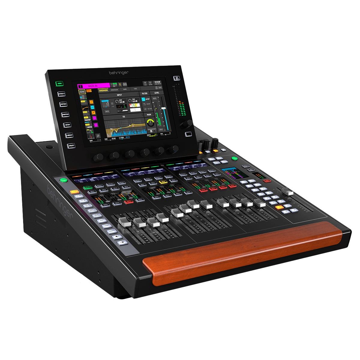 La WING 48-Channel Digital Mixing Console es una consola profesional con 24 preamplificadores Midas PRO y 8 salidas Midas PRO, ofreciendo un sonido de referencia.
